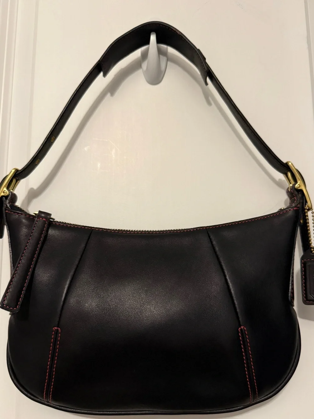 Coach vintage cowhide Leather Shoulder Bag with pink Stitching RARE!